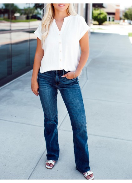 V-neck curved hem short sleeved shirt