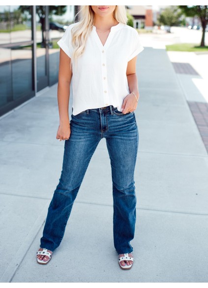 V-neck curved hem short sleeved shirt