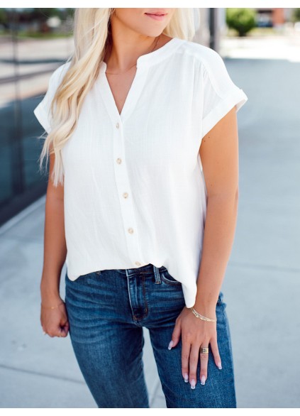 V-neck curved hem short sleeved shirt