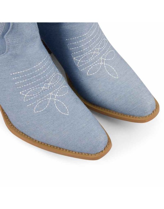 Embroidery Mid-Calf Cowboy Boots